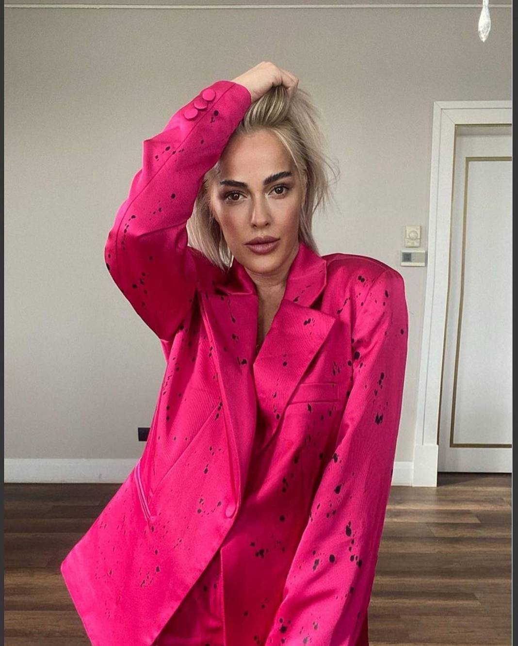 Helin Avşar'ı gören tanıyamıyor! Hülya Avşar'ın kız kardeşi estetikle bambaşka biri oldu, 'estetik değil yüz nakli' 12